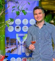 Zήσαμε μοναδικές στιγμές την Παρασκευή που μας πέρασε στo Tierra - Wine Bar & Restaurant, πίσω στην αυλή, όπου δοκιμάσαμε το νέο καλοκαιρινό menou, παρέα με κρασιά του Nico Lazaridi!