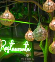 Zήσαμε μοναδικές στιγμές την Παρασκευή που μας πέρασε στo Tierra - Wine Bar & Restaurant, πίσω στην αυλή, όπου δοκιμάσαμε το νέο καλοκαιρινό menou, παρέα με κρασιά του Nico Lazaridi!