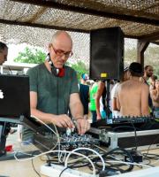 Άπαιχτο το πάρτυ με τον Νίκο Διαμαντόπουλο την Κυριακή στο Yasu beach bar