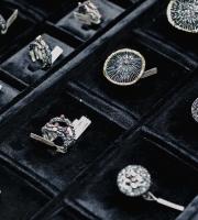 «Apostolos Jewellery»: φωτορεπορτάζ από τα εγκαίνια του νέου κοσμηματοπωλείου