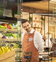 Πλημμύρισε κόσμο το νέο "Agora Market + quality coffee" στα επίσημα εγκαίνιά του