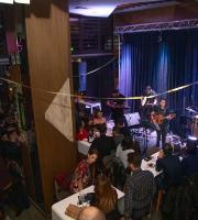 H Billie Isak τα "έσπασε" στη σκηνή του SoHo Absolutely Fabulous!