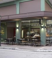 Η μπουγάτσα εδώ δεν είναι απλώς ένα προϊόν καθημερινής κατανάλωσης