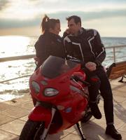 Who is Σούλα & Μάκης;