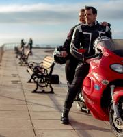 Who is Σούλα & Μάκης;