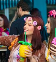 Τα "σπάσαμε" στο πάρτι μασκέ στο ΝΟΑ cafe bar, στο λιμάνι