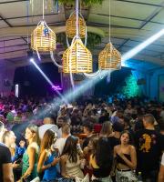 "Παίχτηκε πάρτυ στο Reina" με τον FY να ξεσηκώνει τον κόσμο!