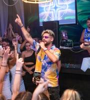 "Παίχτηκε πάρτυ στο Reina" με τον FY να ξεσηκώνει τον κόσμο!