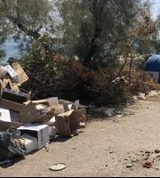 Σκουπίδια στην παραλιακή ζώνη της Αλεξανδρούπολης.