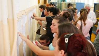 Aναρτήθηκαν οι βαθμοί των πανελλαδικών εξετάσεων 2014.