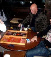 Τουρνουά τάβλι με δώρο ένα laptop, στο cafe Απρόοπτο.