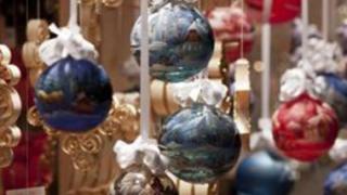 Oρ/δα: Το εορταστικό πρόγραμμα λειτουργίας των καταστημάτων.