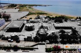 "Τελικά παιδί μου, δεν θα ανοίξει το luna park...συγνώμη".