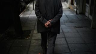 Διατροφή από το τέκνο του δικαιούται ο άπορος γονέας.