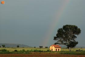 Güzel ve rengarenk göküşağı.