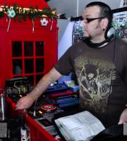 Στο εναλλακτικό Muziq bar, ακόμα και ο Άγιος Βασίλης... ροκάρει!