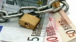 Κατασχέσεις καταθέσεων όσων χρωστούν στα ασφαλιστικά ταμεία.