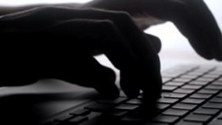 Ανάκληση επικίνδυνου καλωδίου τροφοδοσίας για notebooks.