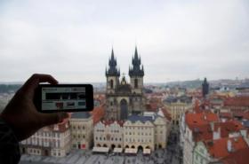 Στην κεντρική πλατεία της Πράγας, στην Τσεχία βρέθηκε ο Κωνσταντίνος! Πάνω από το "αστρολογικό ρολόι" της πρωτέυουσας των Τσέχων