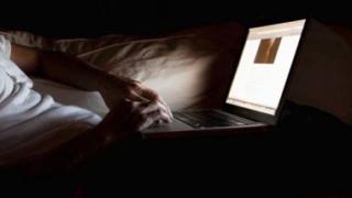 AM-Θ: 60χρονος οικογενειάρχης 'ψάρευε'  ανήλικα αγόρια μέσω facebook.