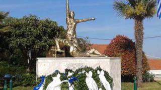 Ανάμικτα τα συναισθήματα για τη "χρυσή εμφάνιση" του μνημείου της Δόμνας Βισβίζη.
