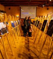 "Εικόνες από Μετάξι": Εγκαίνια της έκθεσης φωτογραφίας στο Μουσείο Μετάξης