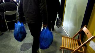 Παραλαβή προϊόντων από τους δικαιούχους του Προγράμματος «Επισιτιστική Βοήθεια και Βασική Υλική Συνδρομή»