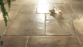 Πώς να προσθέσετε πέτρινες πινελιές στην εξωτερική σας διακόσμηση