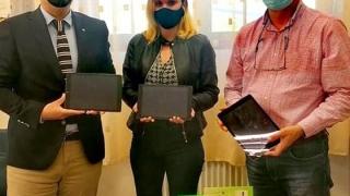 Φαρμακευτική Εταιρεία δώρισε ipad σε μαθητές σχολείου της Μάκρης