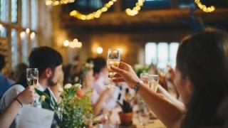 Άρση lockdown: Τι θα γίνει με απαγόρευση κυκλοφορίας, μουσική στην εστίαση και γάμους