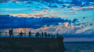 Χωρίς μάσκα από σήμερα σε εξωτερικούς χώρους - Πότε σταματά ο περιορισμός της νυχτερινής κυκλοφορίας