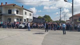Ανυποχώρητοι οι κάτοικοι του Δήμου Σουφλίου - Με μαύρες σημαίες βγήκαν στους δρόμους (video)
