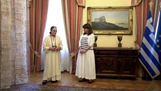 To Προεδρικό Μέγαρο πλέον θα "κοσμεί" το έργο που κεντήθηκε από 200 Θρακιώτισσες! (video)