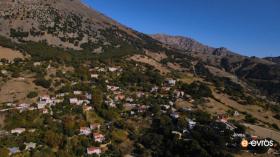 A village in the embrace of the mountain