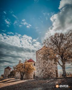 Ηλιοβασίλεμα στους Μύλους της Μελίας
