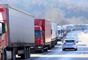 Διακόπηκε η κυκλοφορία των φορτηγών στην Εγνατία Οδό