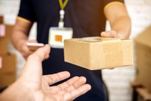 Ναρκωτικά με... delivery στην Ορεστιάδα: Δύο συλλήψεις για δέματα με κάνναβη