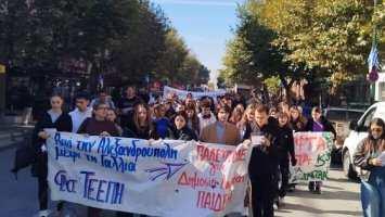 Από την Αλεξανδρούπολη μέχρι την Γαλλία... οι φοιτητές βγήκαν στους δρόμους! (video)