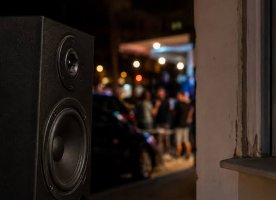 Σαμοθράκη: Συνελήφθη ιδιοκτήτης καντίνας στα Θέρμα για δυνατή μουσική!