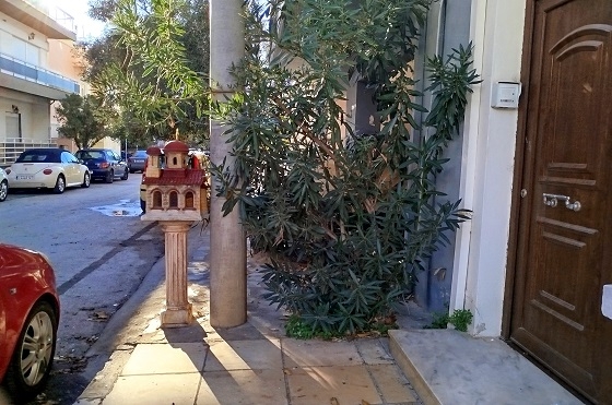 Μοναδική περίπτωση διακοπής κίνησης σε πεζοδρόμιο της Αλεξανδρούπολης.