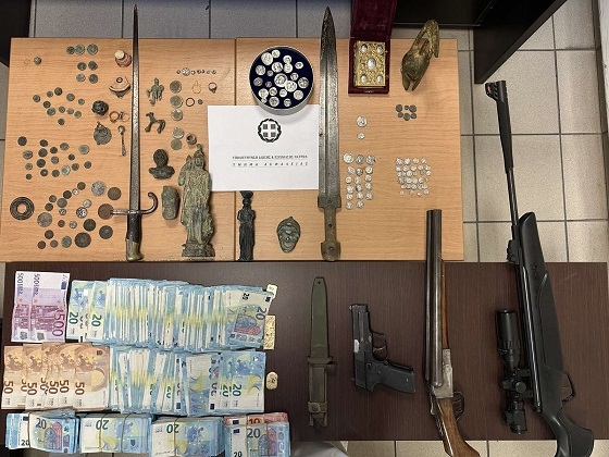 Δύο πολυμελείς ομάδες αρχαιοκαπήλων συνελήφθησαν από την Αστυνομία.