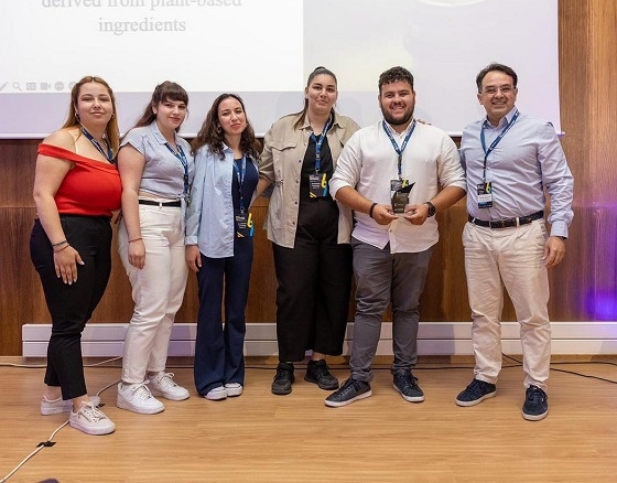 Η ερευνητικό ομάδα που διακρίθηκε σε διαγωνισμό καινοτομίας.