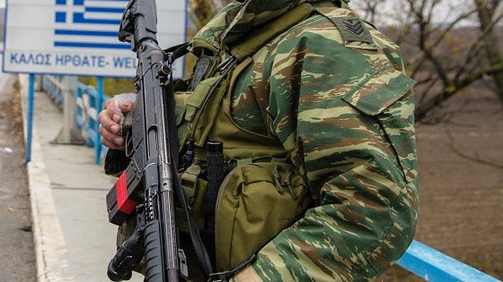 Σύμφωνα με το δημοσίευμα, υπάρχουν σκέψεις για κίνητρα σε στρατιωτικούς που υπηρετούν στον Έβρο και στα νησιά.