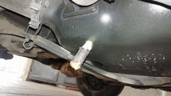 Κλέβανε καύσιμα από αυτοκίνητα στο Διδυμότειχο.