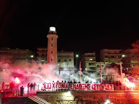 Πανηγυρισμοί στην Αλεξανδρούπολη για τη νίκη του Ολυμπιακού στον ευρωπαϊκό τελικό.