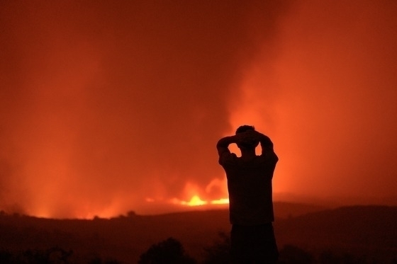 Η πρώτη εστία εκδηλώθηκε στις 19 Αυγούστου, κινήθηκε προς την ακτή και προς αστικές περιοχές, αναγκάζοντας το σύστημα καταστολής να ακολουθήσει αμυντική στρατηγική.