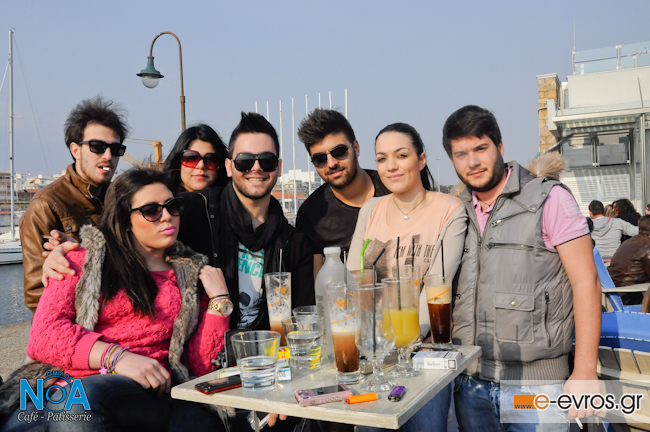 Κυριακάτικος... πανικός στο ΝΟΑ cafe bar, στο λιμάνι!