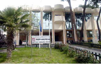 Οι δράστες αναζητούνται από τις αρχές.