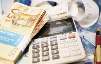 Τη μείωση του ΦΠΑ στην εστίαση από το 23% στο 13% ανακοίνωσε ο πρωθυπουργός.