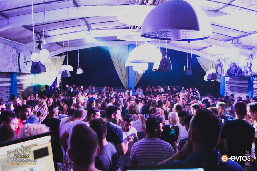 6α γενέθλια για το αγαπημένο Reina με dj Pistol στα decks